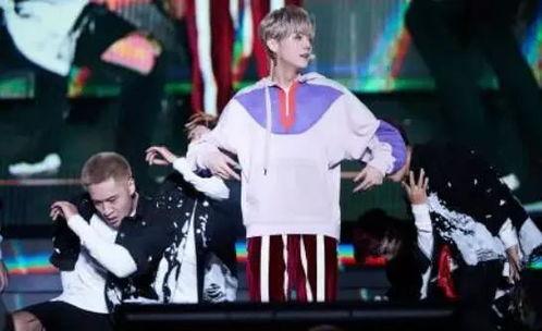 鹿晗演唱会的爆料视频播放,精彩瞬间与幕后花絮大曝光 第1张 鹿晗演唱会的爆料视频播放,精彩瞬间与幕后花絮大曝光 第1张